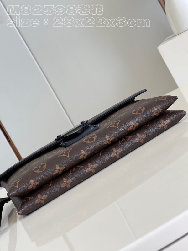 Louis Vuitton Pochette S-Lock