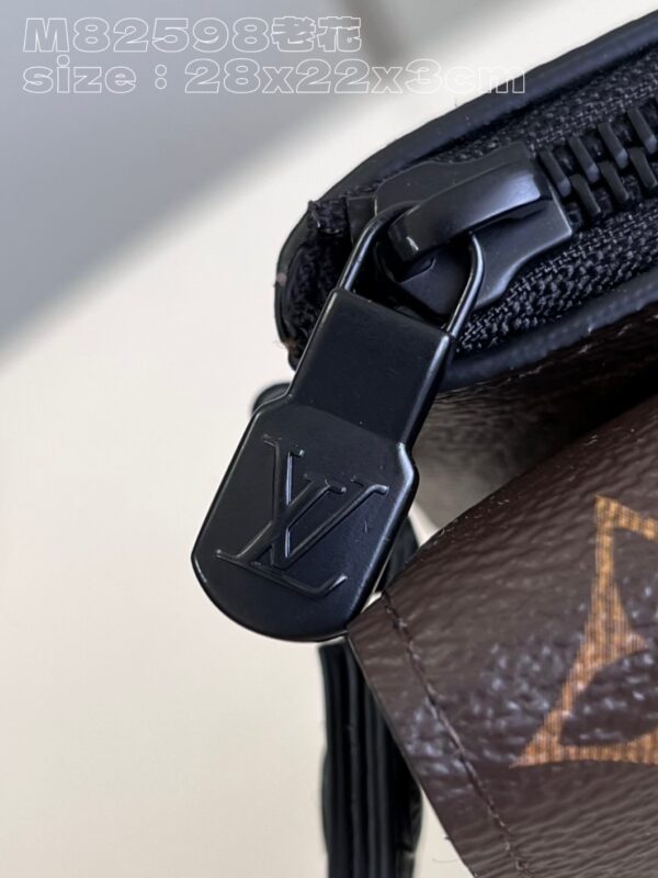 Louis Vuitton Pochette S-Lock