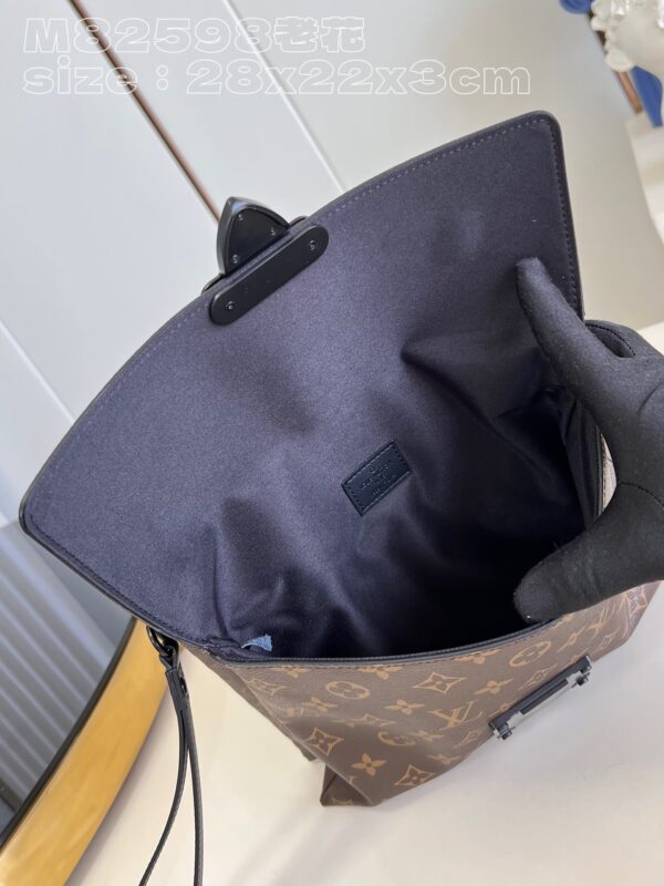 Louis Vuitton Pochette S-Lock