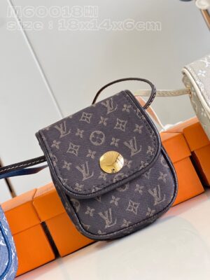 Louis Vuitton Pochette Cancun Pouch