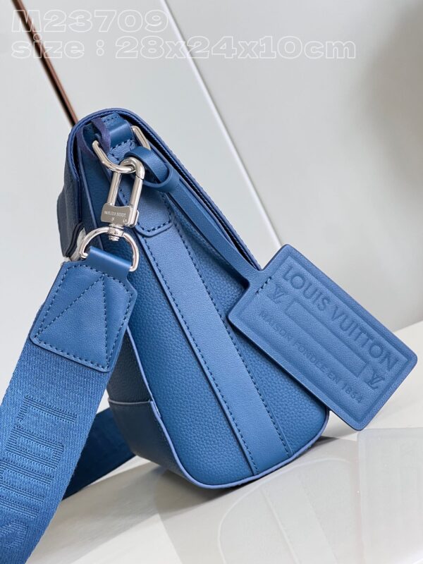 Louis Vuitton Takeoff Messenger