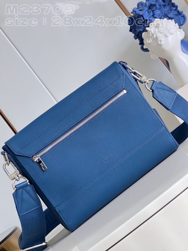 Louis Vuitton Takeoff Messenger