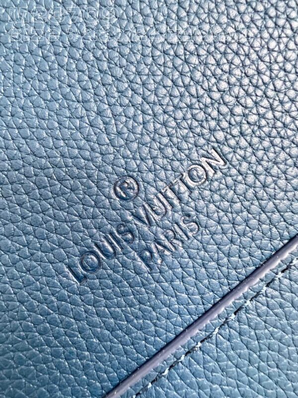 Louis Vuitton Takeoff Messenger