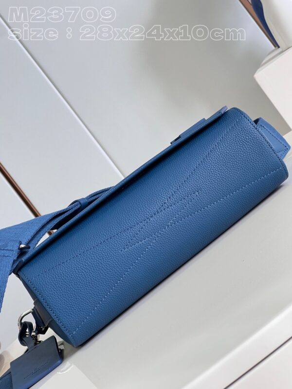 Louis Vuitton Takeoff Messenger