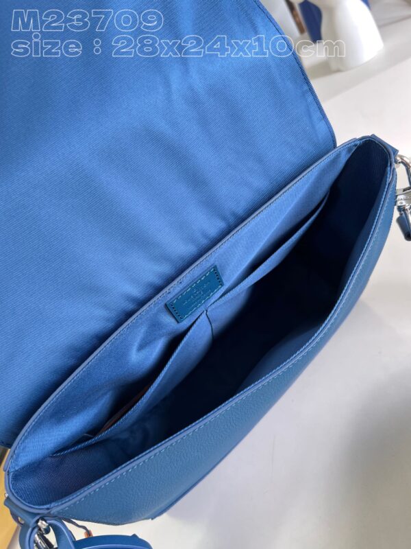 Louis Vuitton Takeoff Messenger