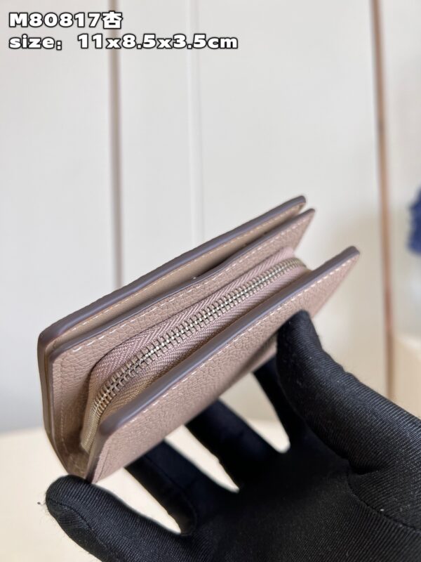 Louis Vuitton Cléa Wallet