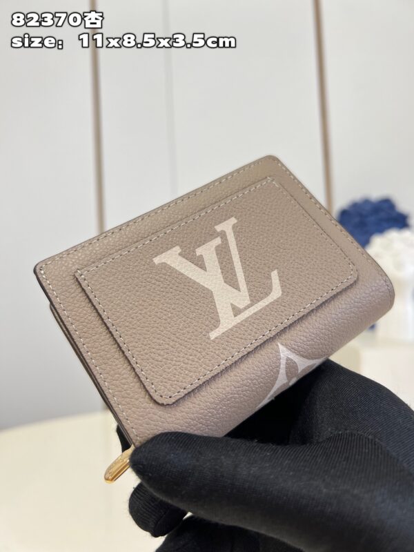 Louis Vuitton Cléa Wallet
