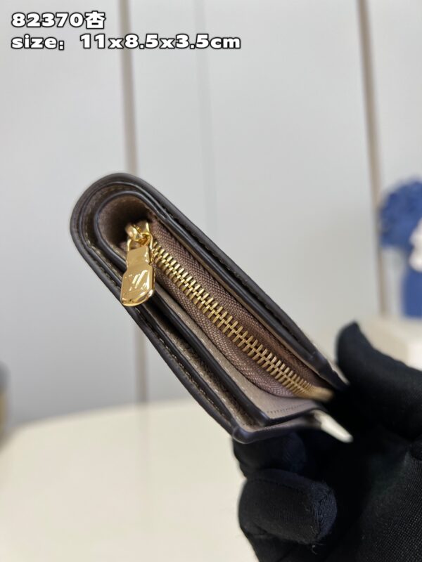 Louis Vuitton Cléa Wallet