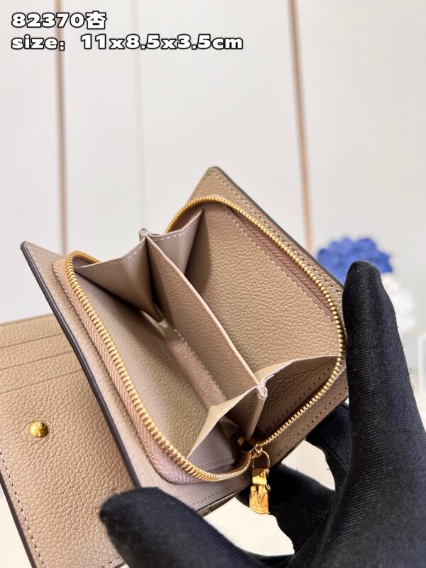 Louis Vuitton Cléa Wallet