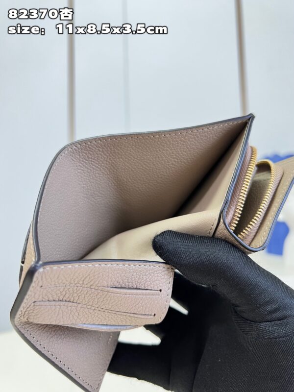 Louis Vuitton Cléa Wallet