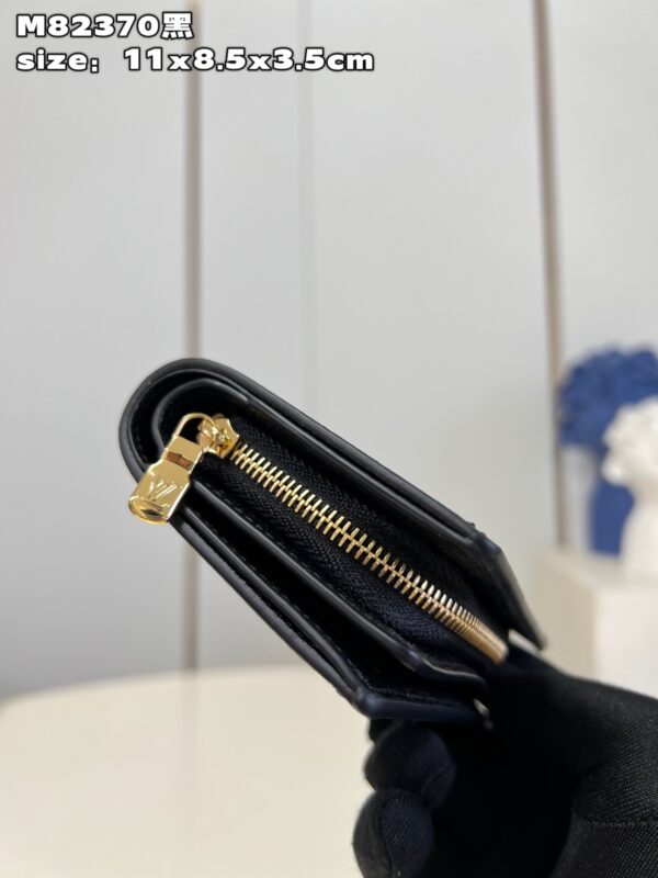 Louis Vuitton Cléa Wallet