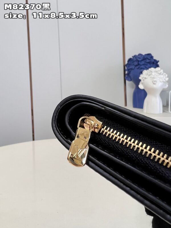 Louis Vuitton Cléa Wallet