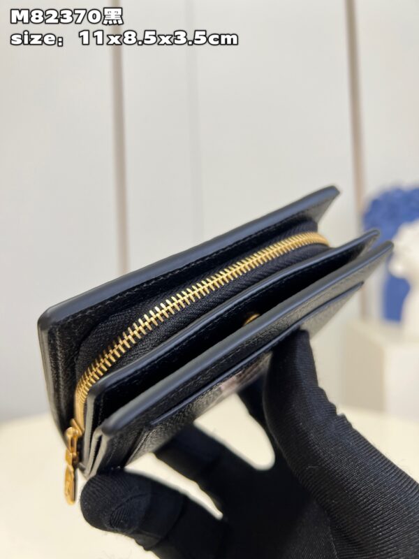 Louis Vuitton Cléa Wallet