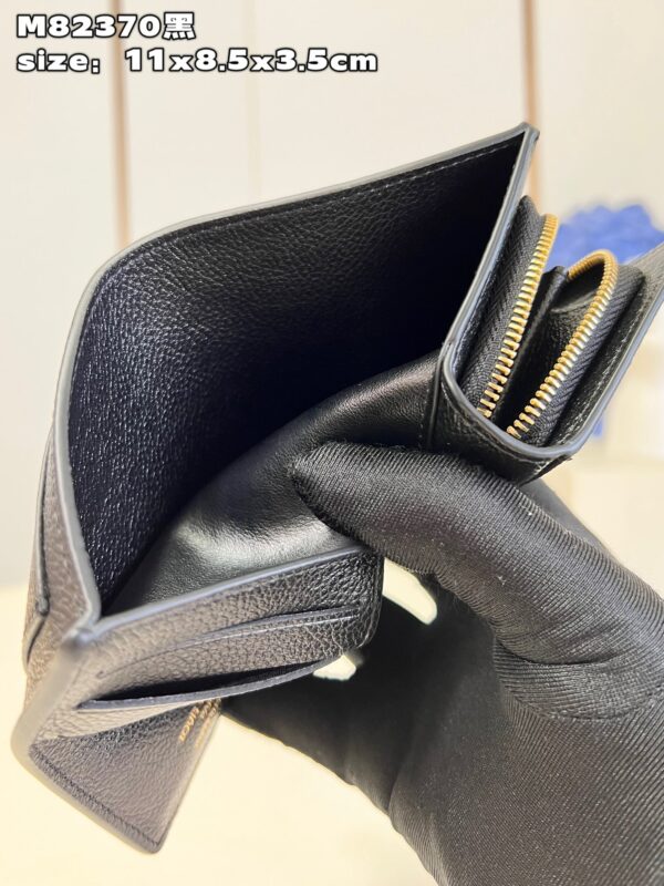 Louis Vuitton Cléa Wallet