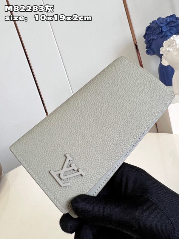Louis Vuitton Aerogram Brazza Wallet