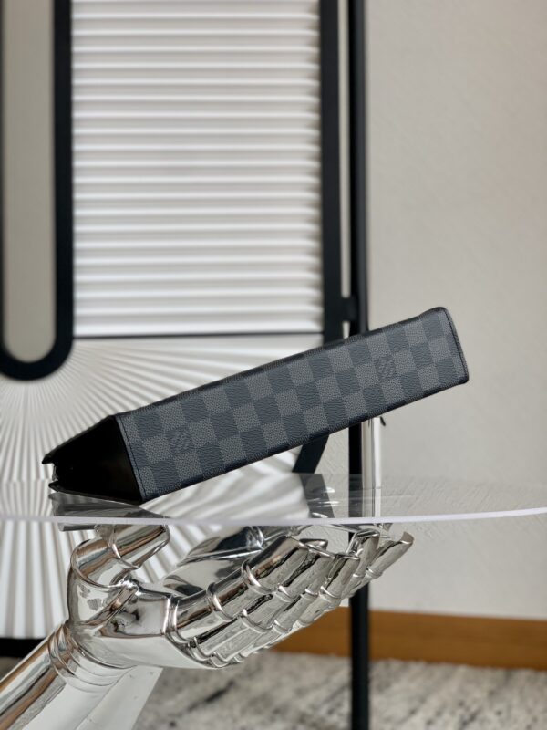 Louis Vuitton Pochette Voyage