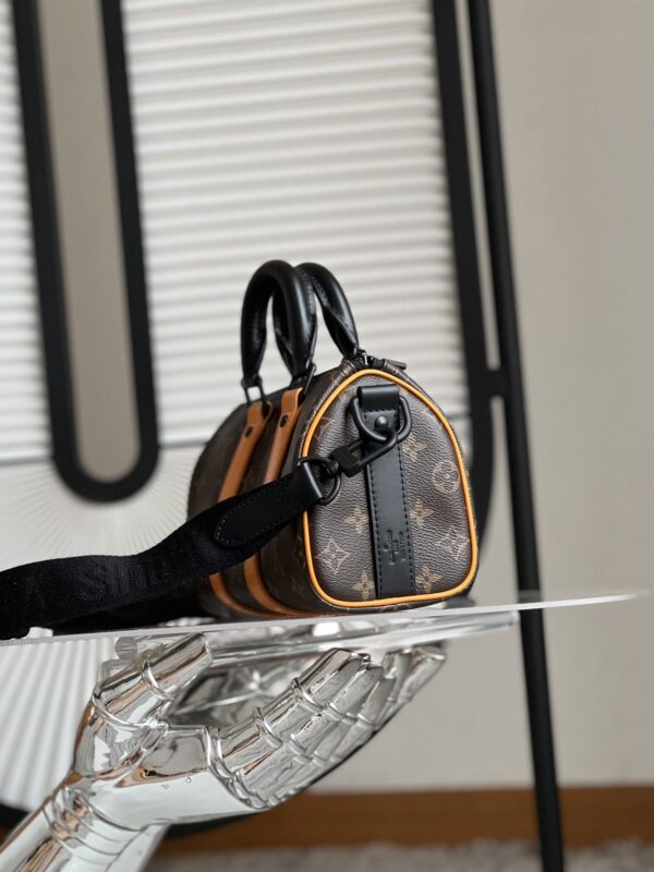 Louis Vuitton Keepall Bandoulière 25