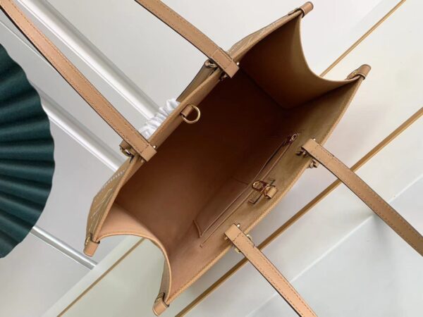 Louis Vuitton OnTheGo MM