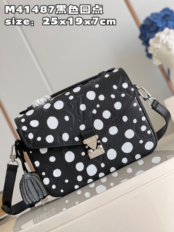 Louis Vuitton Pochette Métis