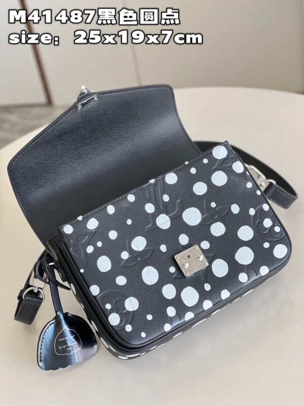 Louis Vuitton Pochette Métis