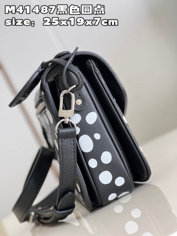 Louis Vuitton Pochette Métis