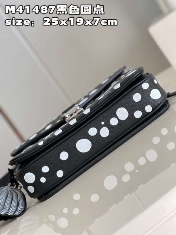 Louis Vuitton Pochette Métis