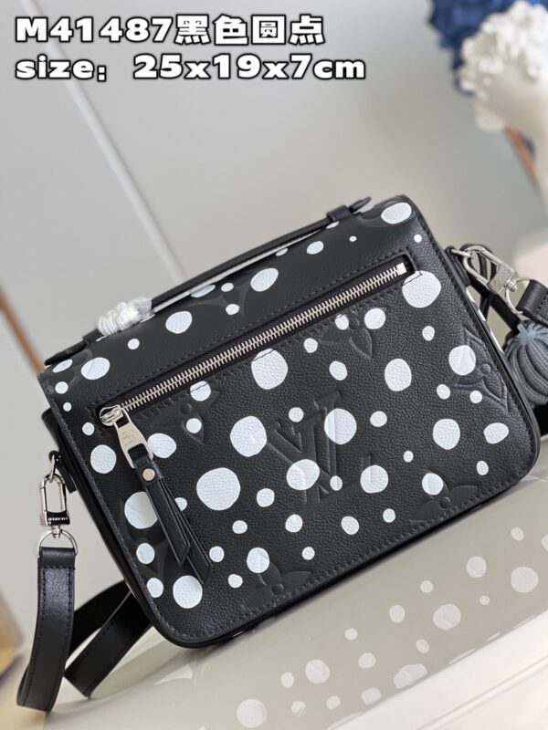Louis Vuitton Pochette Métis