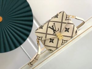 Louis Vuitton Pochette Métis