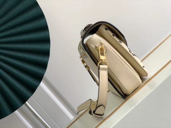 Louis Vuitton Pochette Métis
