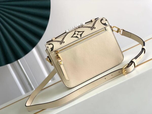 Louis Vuitton Pochette Métis