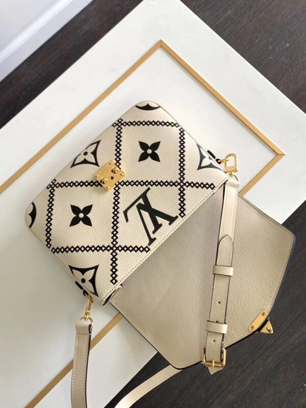 Louis Vuitton Pochette Métis