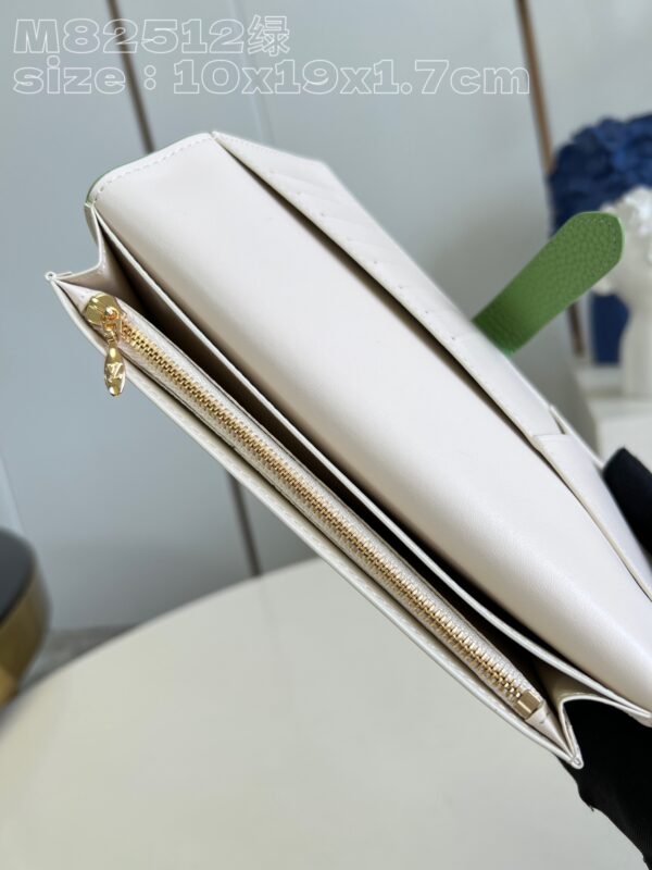 Louis Vuitton LV Vertical Wallet