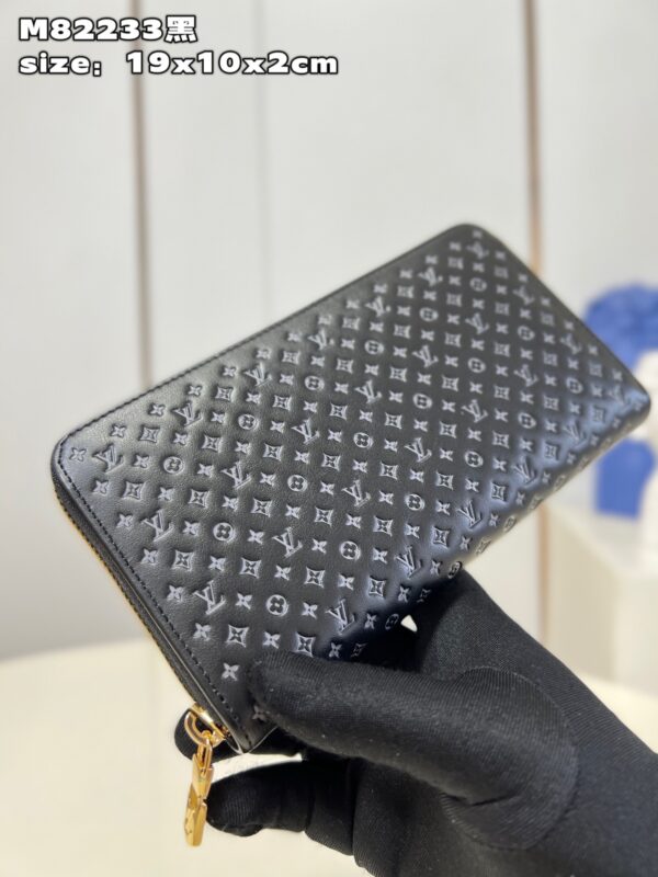 Louis Vuitton Zippy Wallet