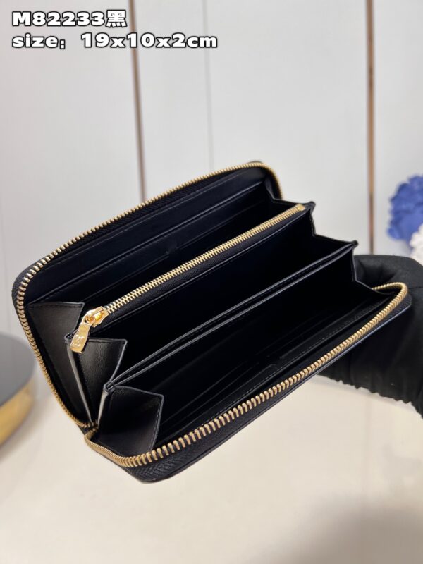 Louis Vuitton Zippy Wallet