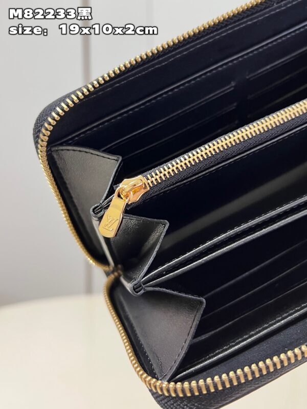 Louis Vuitton Zippy Wallet