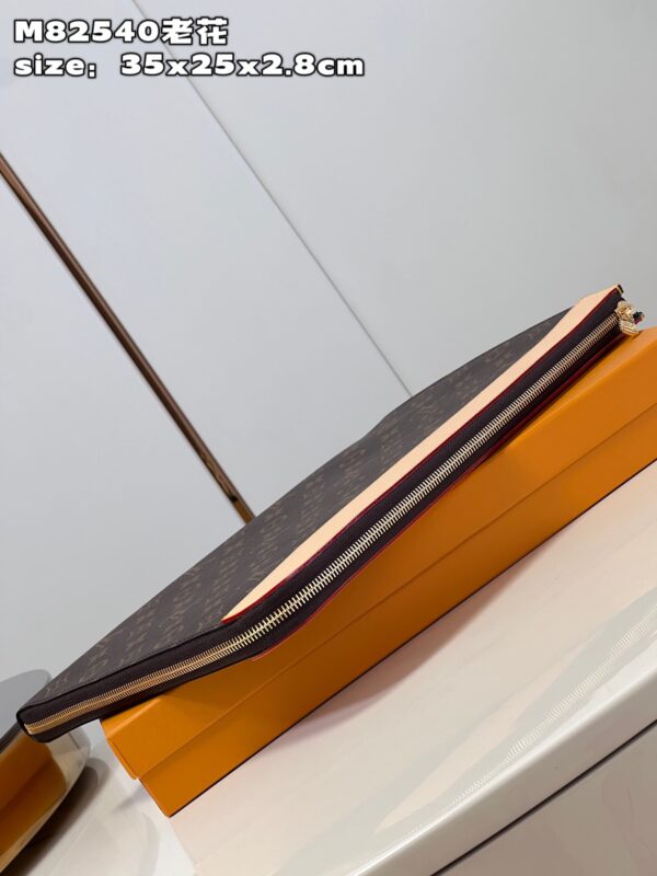 Louis Vuitton Pochette Jour