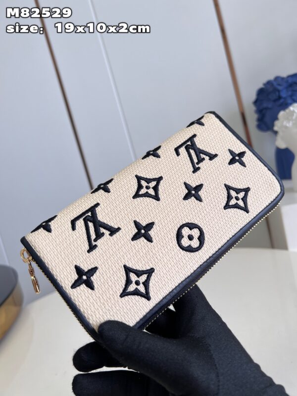 Louis Vuitton Zippy Wallet