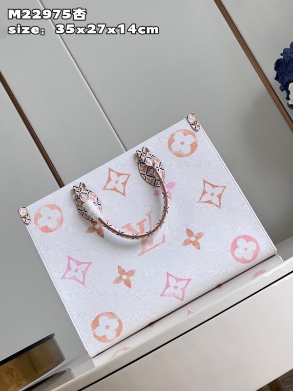 Louis Vuitton OnTheGo MM