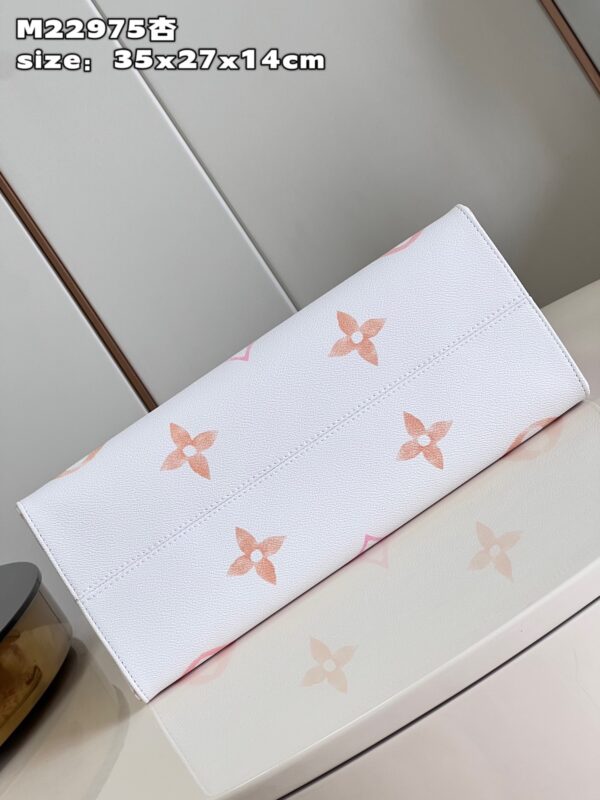 Louis Vuitton OnTheGo MM