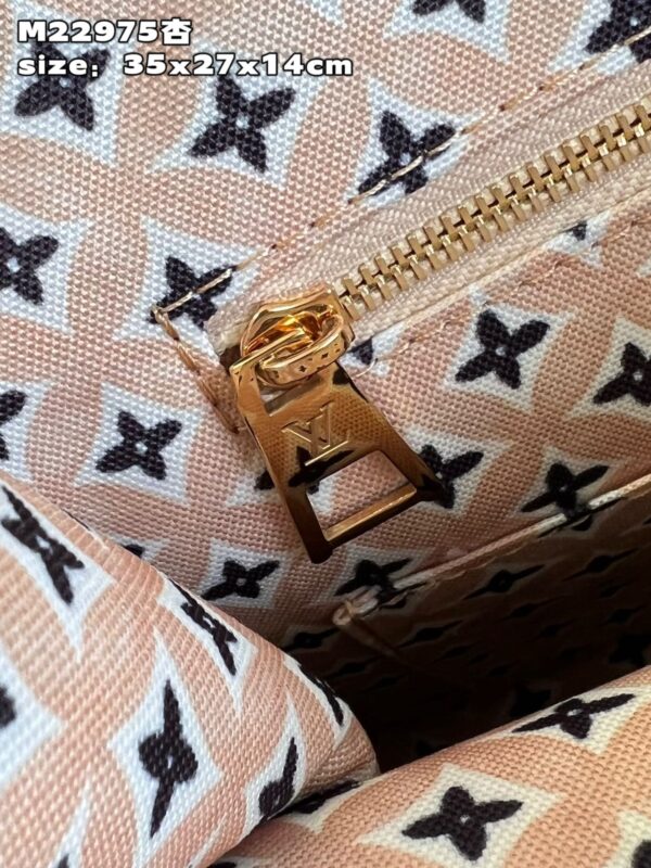 Louis Vuitton OnTheGo MM
