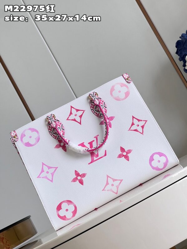 Louis Vuitton OnTheGo MM