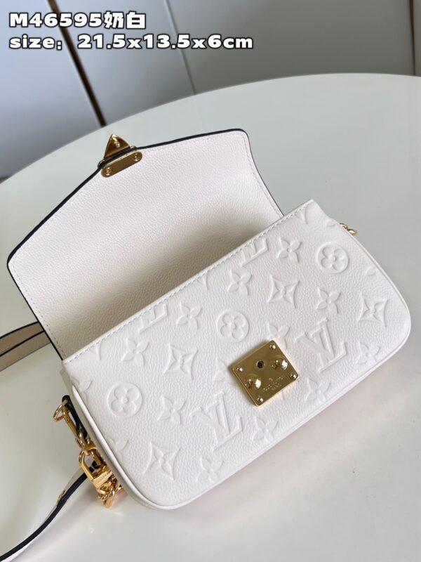 Louis Vuitton Pochette Métis East West