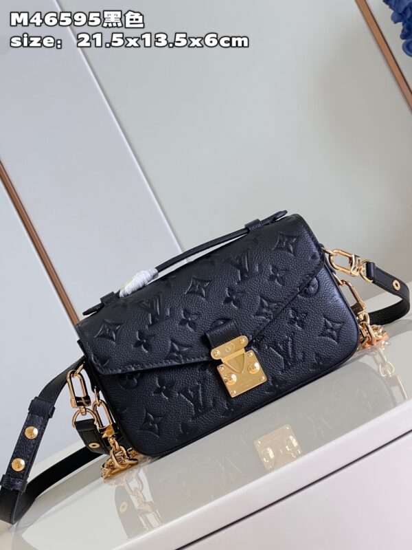 Louis Vuitton Pochette Métis East West
