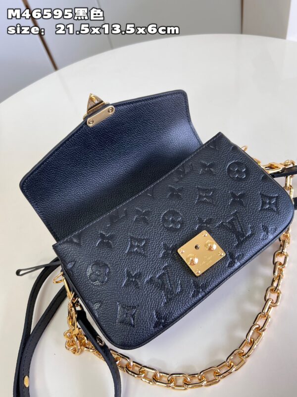 Louis Vuitton Pochette Métis East West