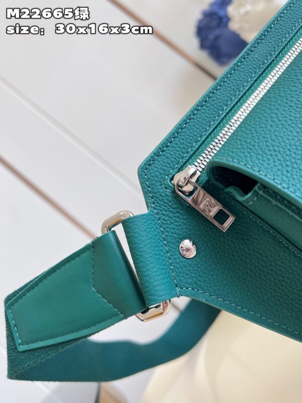 Louis Vuitton Takeoff Slingbag