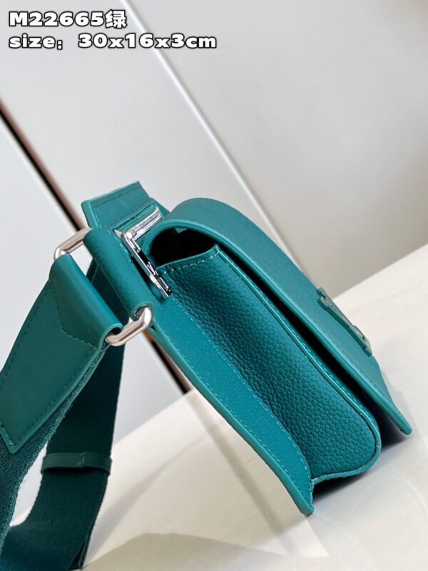 Louis Vuitton Takeoff Slingbag