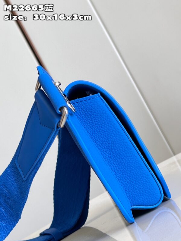 Louis Vuitton Takeoff Slingbag