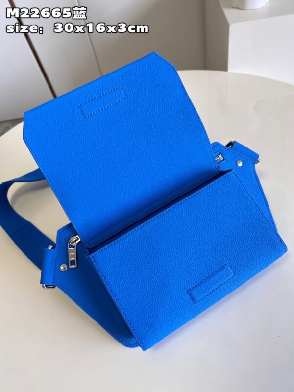 Louis Vuitton Takeoff Slingbag