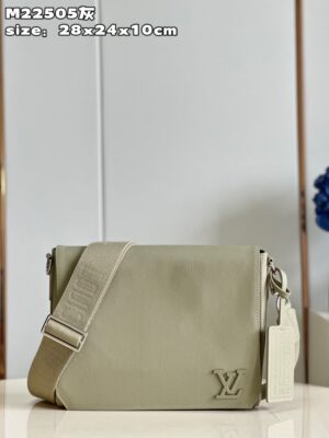 Louis Vuitton Takeoff Messenger