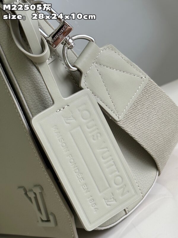 Louis Vuitton Takeoff Messenger